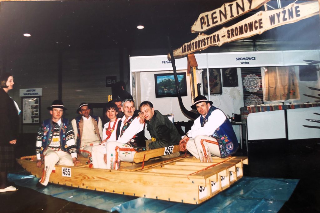 Targi turystyczne w latach 90. XX w. z udziałem przedstawicieli z Czorsztyna i regionu Pienin fot. Andrzej Mikołajewicz